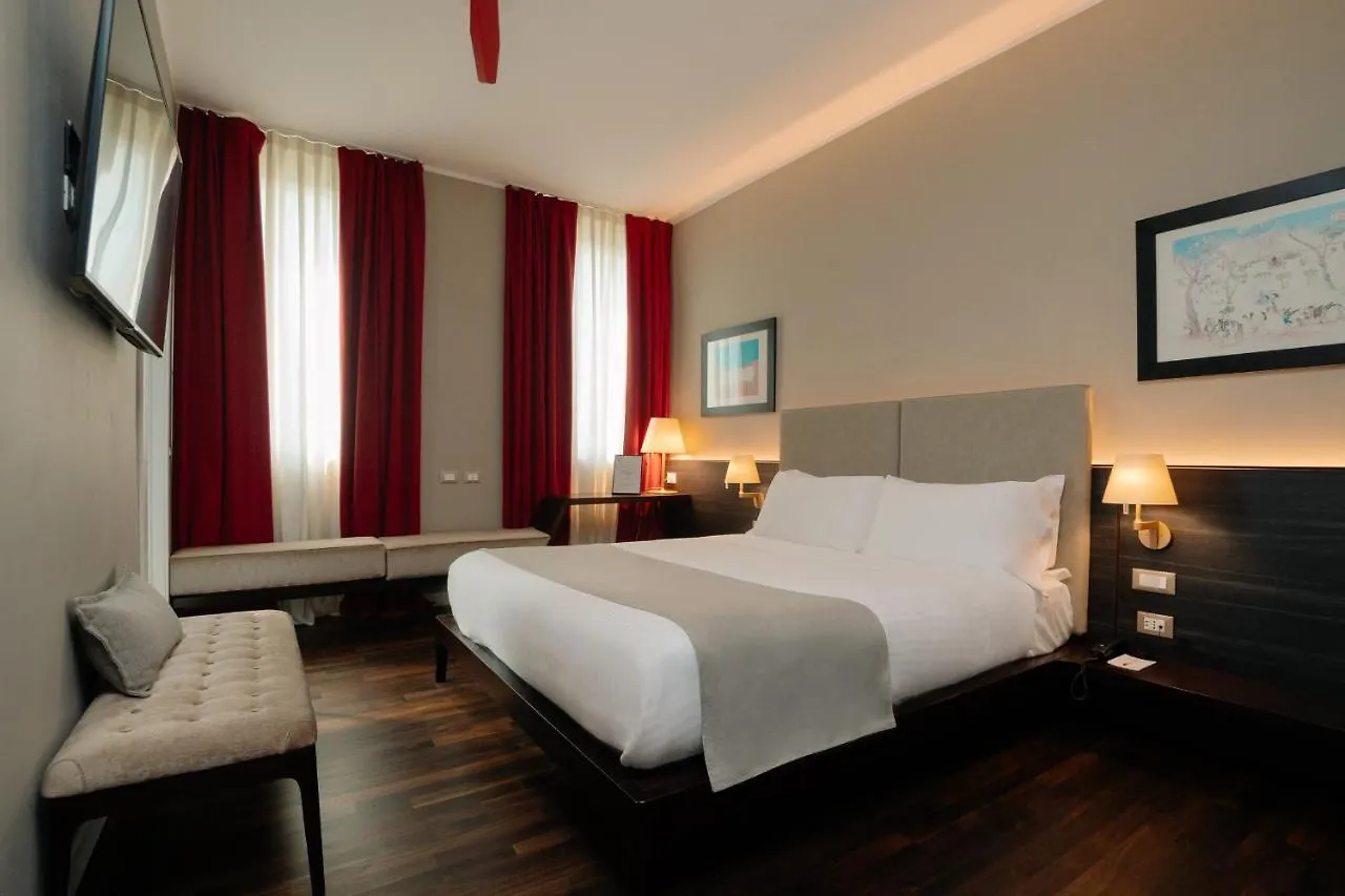 10 Keys Milano Hotel Italy