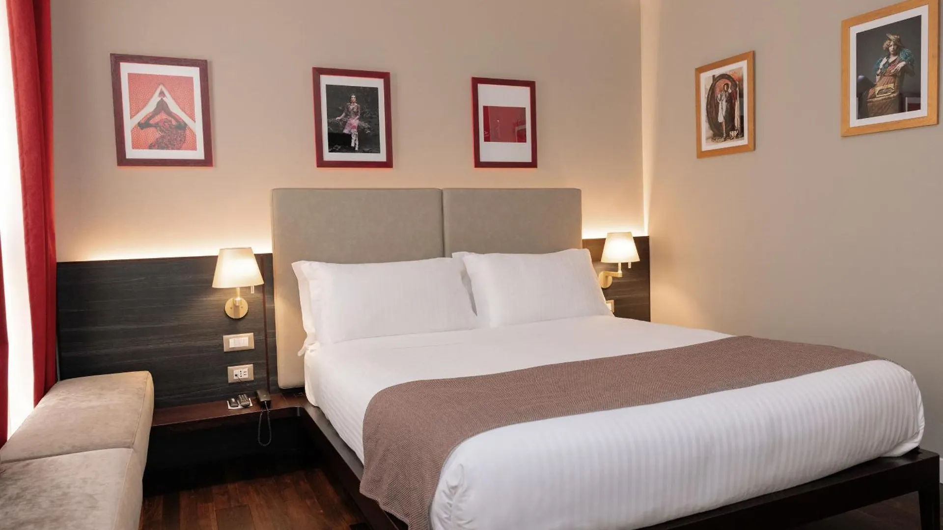 10 Keys Milano Hotel
