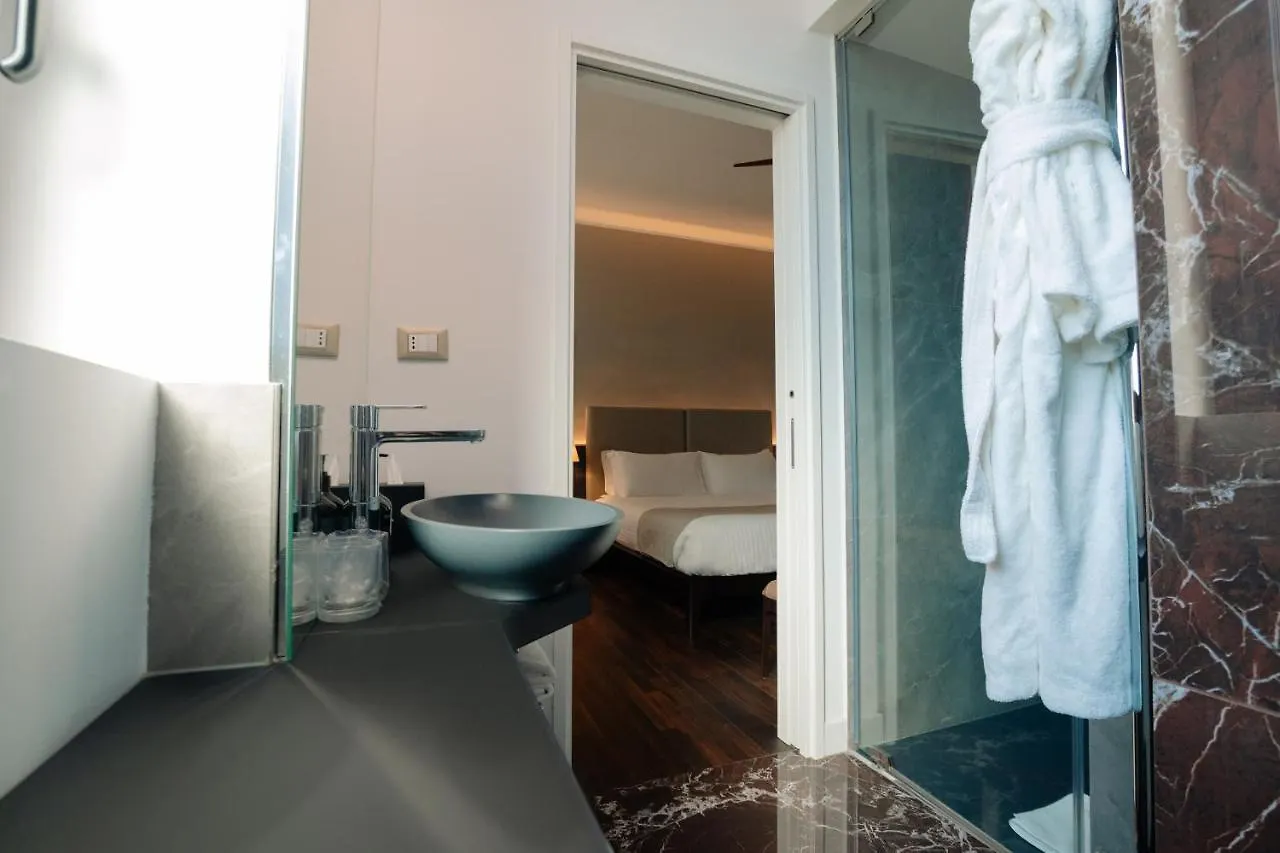 10 Keys Milano Hotel Milan