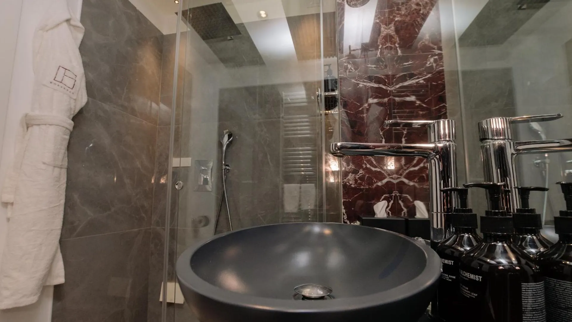 ****  10 Keys Milano Hotel Italy