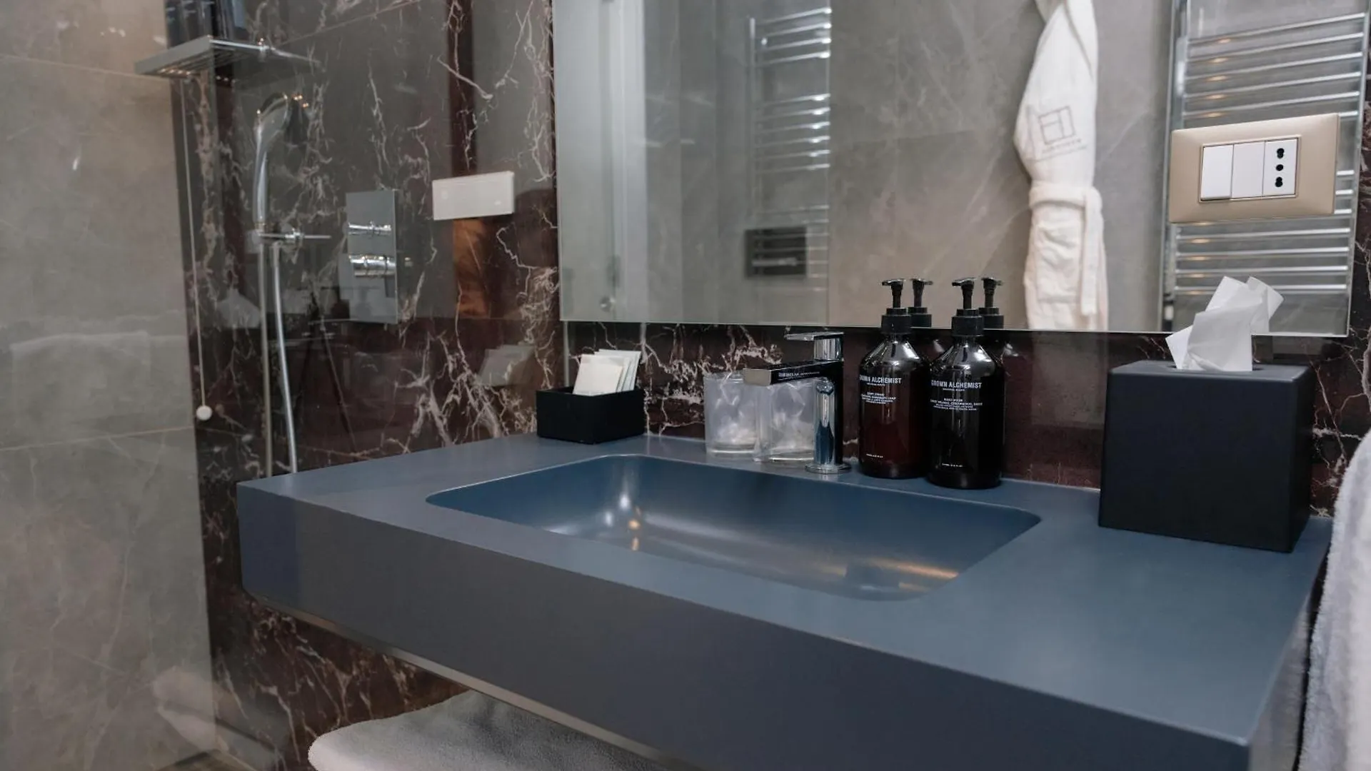 10 Keys Milano Hotel 4*, Milan